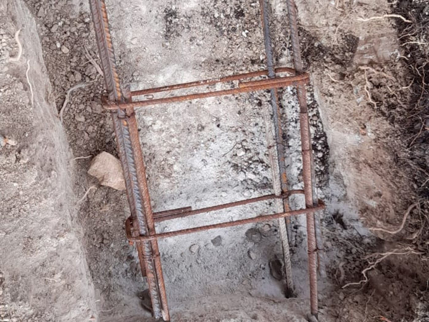 Armadura de acero de una zapata de cimentación en una obra en Andratx